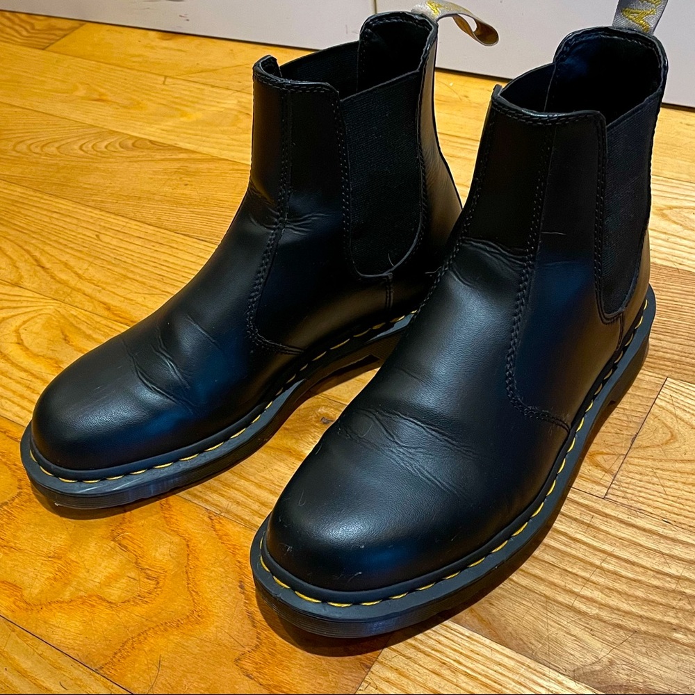 Dr Martens Vegan 2976 Felix Chelsea Boot - like New! Size 11 women, 10 men